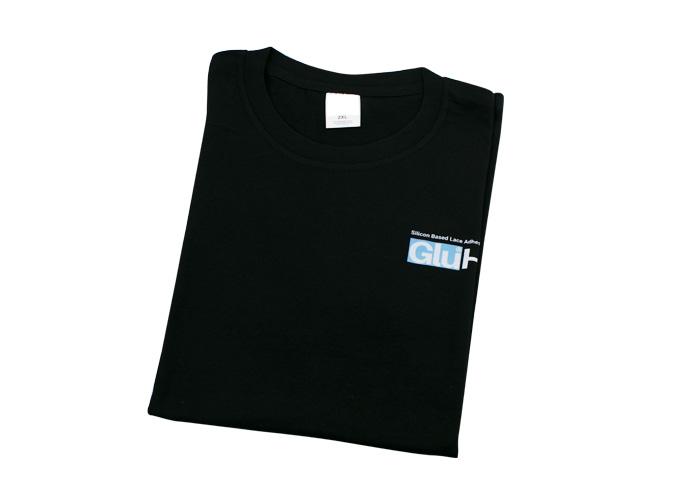 Comfortable round neck cotton/polyester T-shirt with short sleeves and GluHU logo.